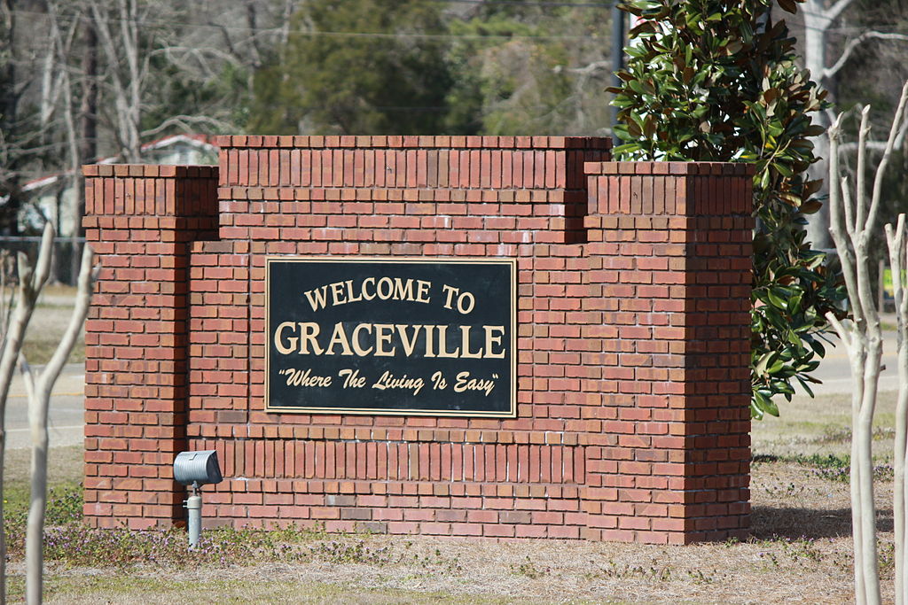 Graceville Welcome Sign