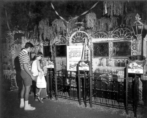 Mystery Fun House: Popular Orlando Attraction 1976-2001